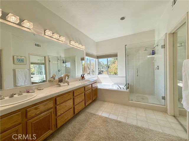 48 Hawksmoor, Aliso Viejo CA: https://media.crmls.org/medias/dc14f6e1-0c3f-411b-adbd-62d3ae62df7b.jpg