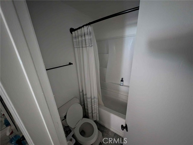Detail Gallery Image 8 of 15 For 5460 White Oak Avenue #302, Encino,  CA 91316 - 2 Beds | 2 Baths