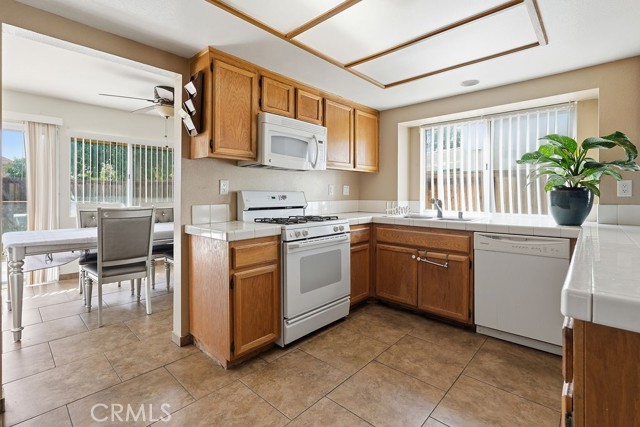 Detail Gallery Image 14 of 68 For 7960 Carlyle Dr, Jurupa Valley,  CA 92509 - 3 Beds | 2/1 Baths