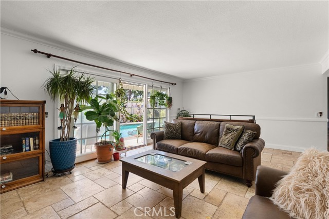 Detail Gallery Image 16 of 35 For 622 W Alpine Ave, Santa Ana,  CA 92707 - 5 Beds | 3 Baths