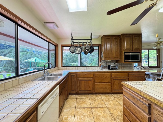 Detail Gallery Image 20 of 75 For 1800 Boonville Rd, Ukiah,  CA 95482 - 5 Beds | 4/1 Baths