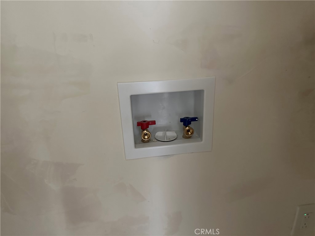 https://media.crmls.org/medias/dc16fe11-e0a0-4218-8ade-9d05ece7073b.jpg?preset=X-Large