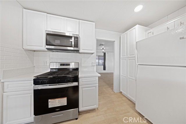 1895 W Devonshire Avenue, Hemet CA: https://media.crmls.org/medias/dc17780c-391a-4d70-85b8-905b53460ab0.jpg