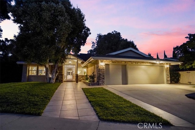 10624 Nevada Avenue, Chatsworth CA: https://media.crmls.org/medias/dc17afcd-4b0f-4556-84bf-99a4ca64fcb7.jpg