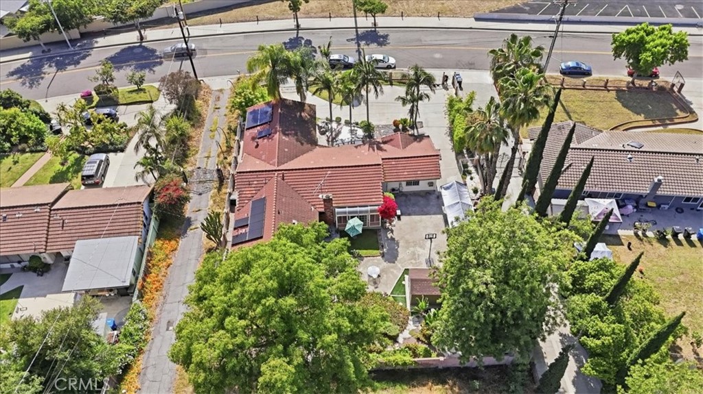 https://media.crmls.org/medias/dc1802b6-be09-4d41-92e3-297b8543a866.jpg?preset=X-Large