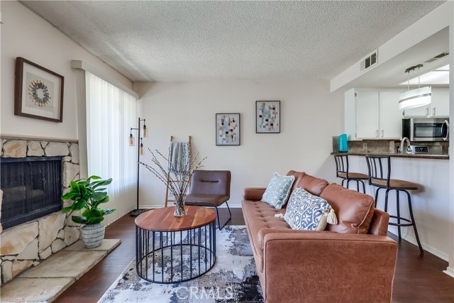 Detail Gallery Image 10 of 59 For 7302 Bright Ave #B,  Whittier,  CA 90602 - 2 Beds | 3 Baths