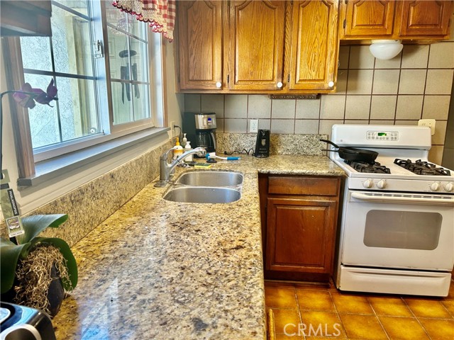 Detail Gallery Image 4 of 26 For 35780 Eureka Ave, Yucaipa,  CA 92399 - 6 Beds | 3 Baths