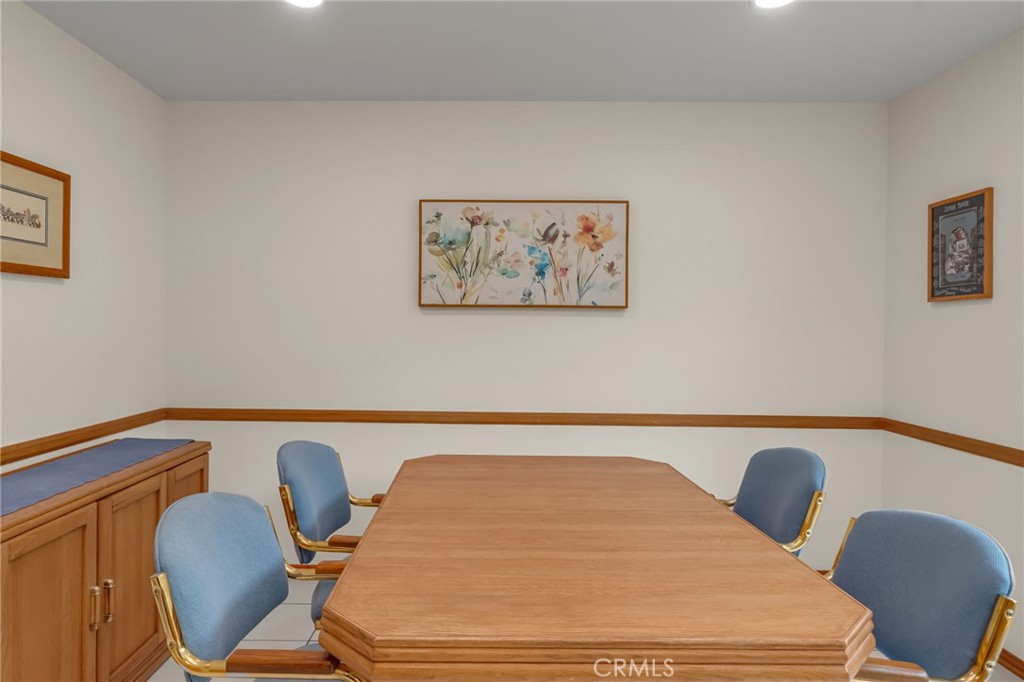 https://media.crmls.org/medias/dc18b931-2244-4596-9a26-0e232d24b081.jpg?preset=X-Large