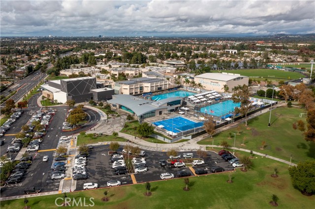 81 Strawberry, Irvine CA: https://media.crmls.org/medias/dc192999-27df-4073-859e-8fae704dd619.jpg