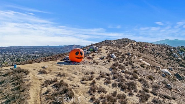 4110 Crestview Drive, Norco CA: https://media.crmls.org/medias/dc19887f-a47c-400e-9291-358c4dda8766.jpg