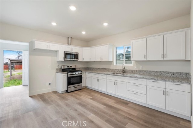 Detail Gallery Image 15 of 26 For 923 Sumner St, Bakersfield,  CA 93305 - 3 Beds | 1 Baths