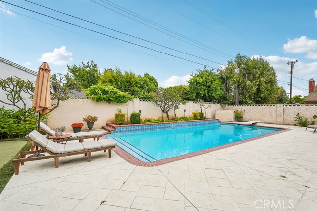 11272 Weatherby Road, Los Alamitos CA: https://media.crmls.org/medias/dc1bb461-8d04-4224-a96f-2efee1cd9bfd.jpg