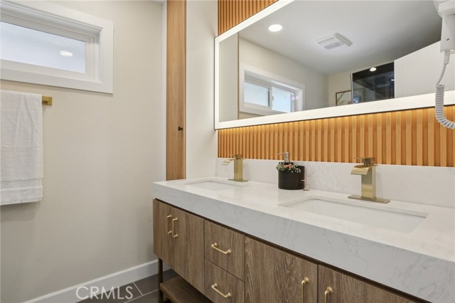 Detail Gallery Image 30 of 60 For 1533 W San Lorenzo Ave, Santa Ana,  CA 92704 - 5 Beds | 3 Baths