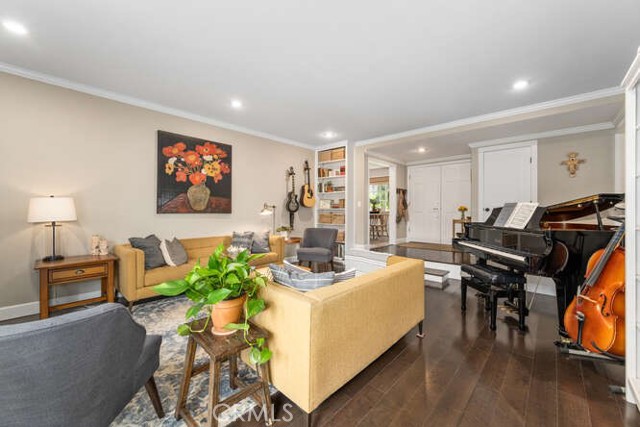 3650 Claremore Avenue, Long Beach CA: https://media.crmls.org/medias/dc1bf703-afd9-4104-8312-e1af64fa7f23.jpg