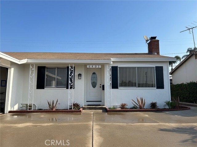 6401 Yale Circle, Huntington Beach CA: https://media.crmls.org/medias/dc1c44fe-7e2e-472b-91a0-62a535d506a5.jpg