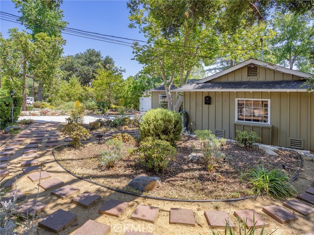 3828 2nd Avenue, La Crescenta CA: https://media.crmls.org/medias/dc1cbc25-d14b-4031-ae20-718797a62646.jpg
