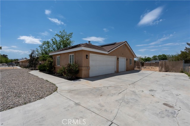 Detail Gallery Image 4 of 45 For 12830 Lakota Rd, Apple Valley,  CA 92308 - 4 Beds | 2 Baths