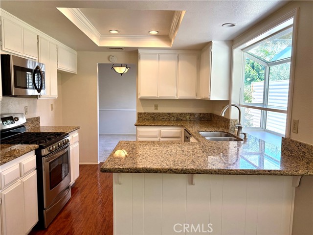 Detail Gallery Image 5 of 23 For 22936 Broadleaf, Lake Forest,  CA 92630 - 3 Beds | 2/1 Baths