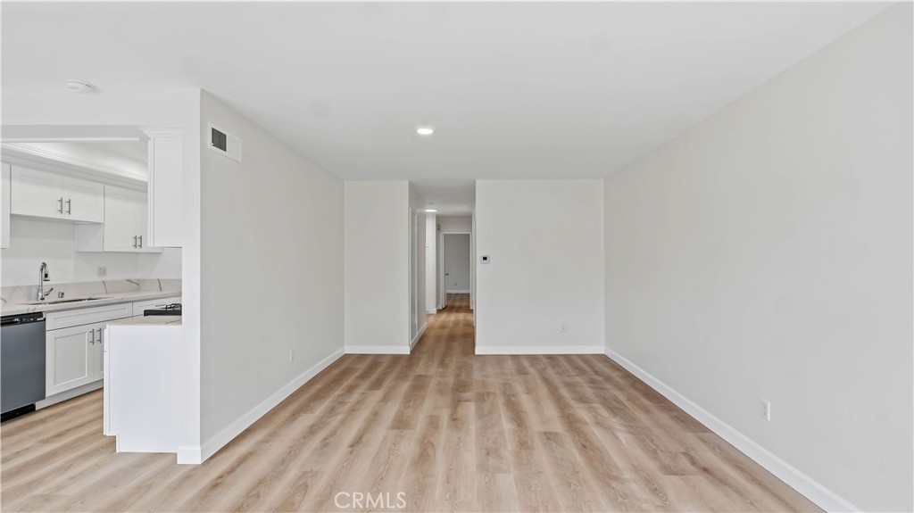 https://media.crmls.org/medias/dc1dfc78-1cb2-425d-ab0b-d5a5f44e1f75.jpg?preset=X-Large