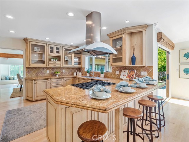 Kitchen breakfast counter