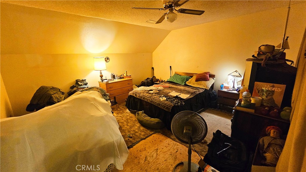 https://media.crmls.org/medias/dc1e5948-37f5-4d04-8ef0-01922d80357f.jpg?preset=X-Large