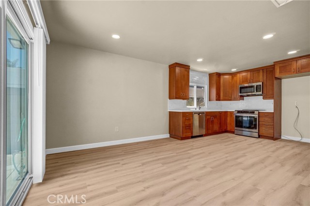 17232 Golden View Lane, Huntington Beach CA: https://media.crmls.org/medias/dc1fad76-25a4-4619-84b8-36ff32b7b1c7.jpg