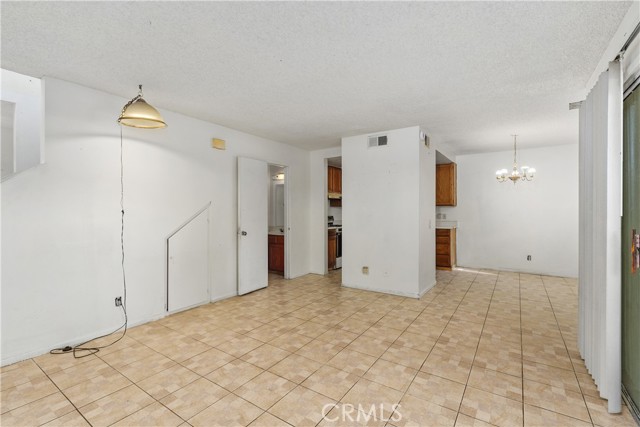 Detail Gallery Image 9 of 36 For 1197 E 9th St #4,  Pomona,  CA 91766 - 3 Beds | 2 Baths