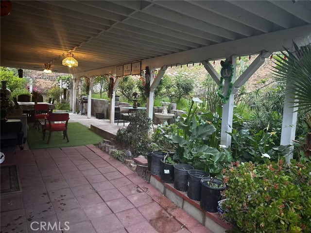 7929 bolton ave, Riverside CA: https://media.crmls.org/medias/dc1ff339-c36d-4939-9f99-41c51017d3e3.jpg