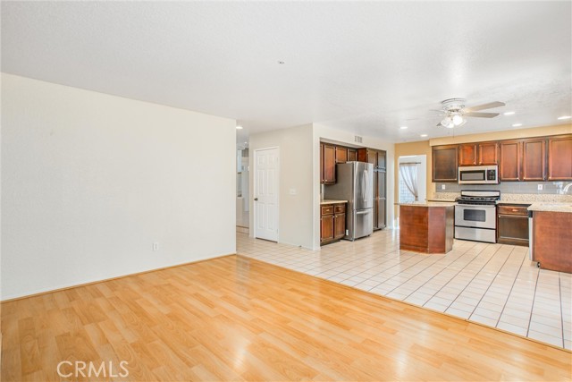 Detail Gallery Image 10 of 36 For 6714 Country Oaks Dr, Highland,  CA 92346 - 5 Beds | 3 Baths