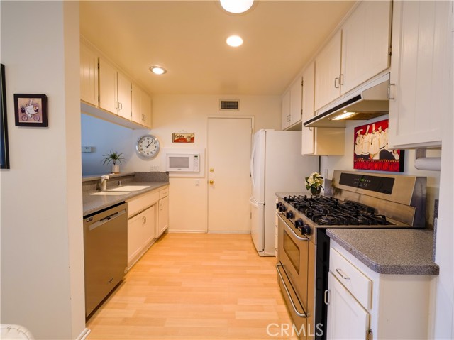 997 Stanford Drive photo 4