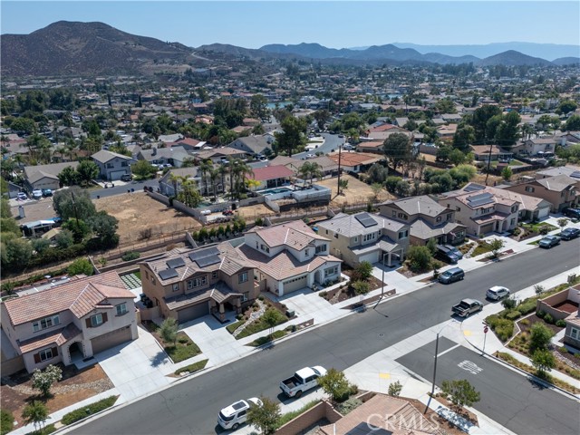 24227 Dusty Trail Way, Menifee CA: https://media.crmls.org/medias/dc2189c1-b7c8-4267-9bf9-9b193c01cd50.jpg