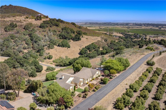 670 Highland Hills Road, Nipomo CA: https://media.crmls.org/medias/dc220064-e998-4fbb-b740-ed2830c855fe.jpg
