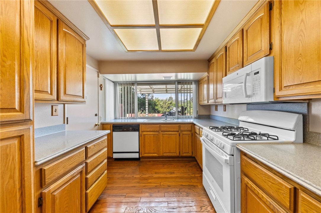 Detail Gallery Image 9 of 44 For 1981 Chevy Chase Drive, Brea,  CA 92821 - 4 Beds | 2 Baths