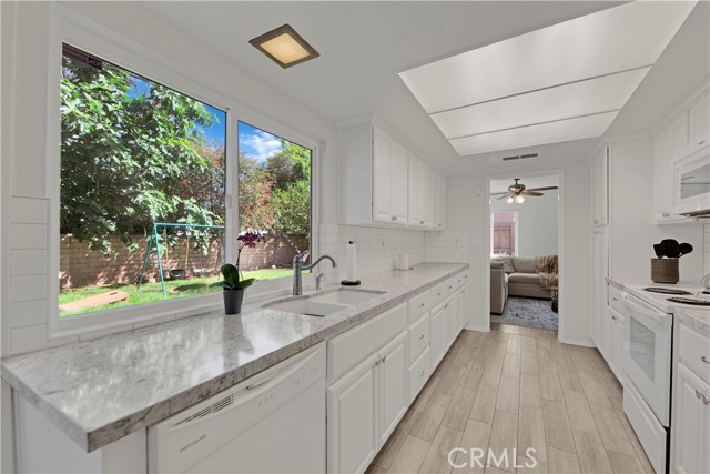 Detail Gallery Image 12 of 40 For 23706 Mill Valley Rd, Valencia,  CA 91355 - 5 Beds | 2/1 Baths