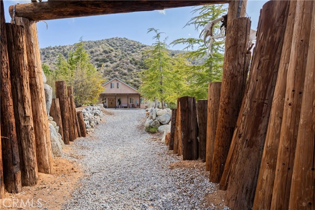 Detail Gallery Image 5 of 45 For 1870 Oak Springs Valley Rd, Wrightwood,  CA 92397 - 2 Beds | 2 Baths