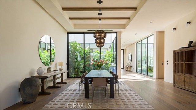 5824 Manton Avenue, Woodland Hills CA: https://media.crmls.org/medias/dc25b8dc-9f93-4ec5-8906-2682e75c36d5.jpg