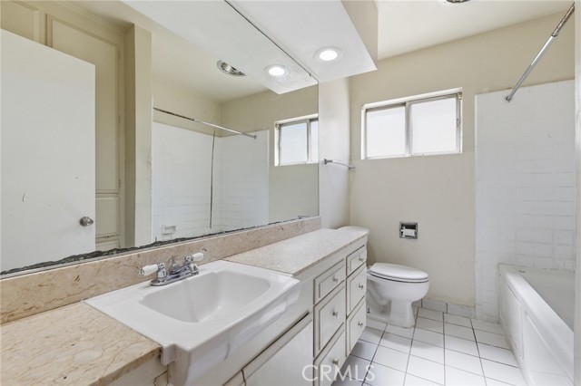 Detail Gallery Image 11 of 28 For 330 N Howard St #108,  Glendale,  CA 91206 - 2 Beds | 2 Baths