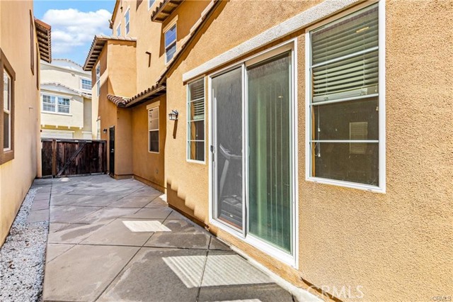 10401 Via Palma, Montclair CA: https://media.crmls.org/medias/dc25e738-0c5d-487e-beb3-d717deb7036e.jpg