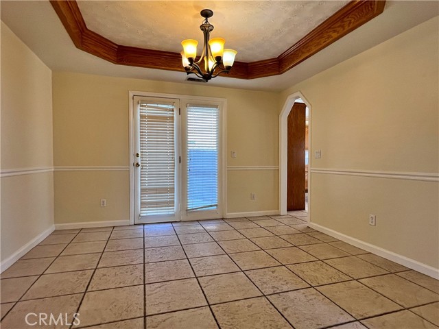 Detail Gallery Image 7 of 22 For 17895 Cumberland Way, Victorville,  CA 92395 - 4 Beds | 3 Baths