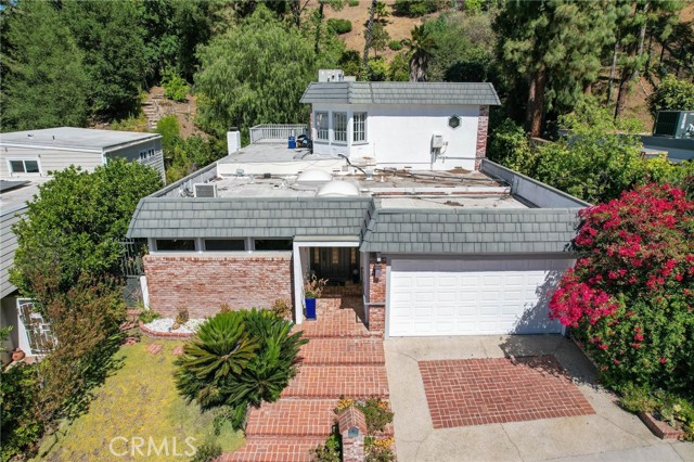17034 Escalon Drive, Encino CA: https://media.crmls.org/medias/dc26f858-7ea5-482d-b880-6db4bae9a939.jpg