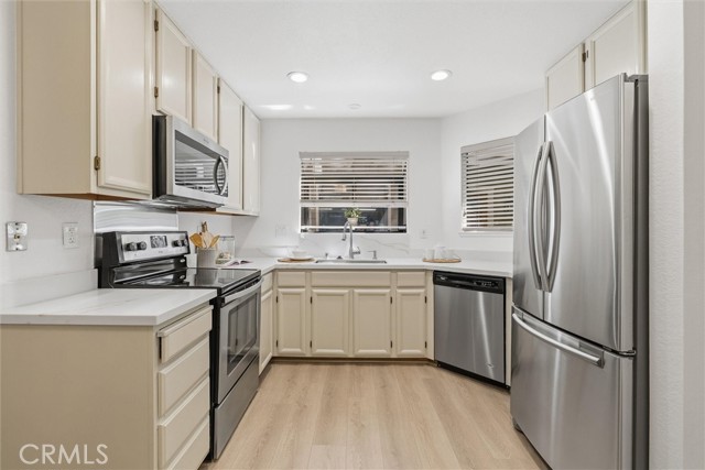 Detail Gallery Image 13 of 36 For 137 Redding Rd #B,  Campbell,  CA 95008 - 2 Beds | 2/1 Baths