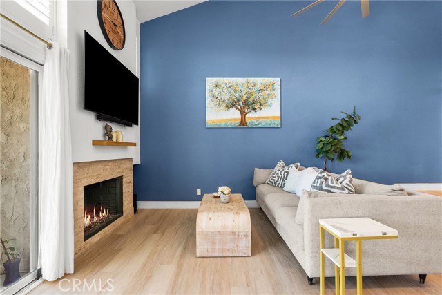 Detail Gallery Image 12 of 50 For 23121 Yvette Ln, Valencia,  CA 91355 - 3 Beds | 3 Baths