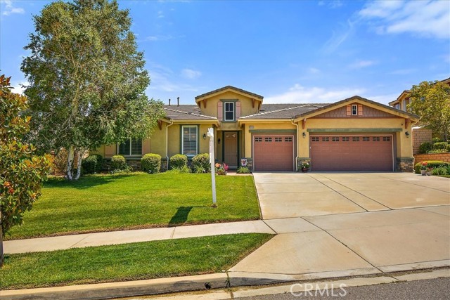 15163 Willow Wood Ln, Fontana, CA 92336