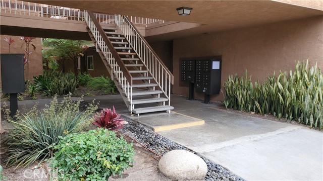 6600 Warner Avenue, Huntington Beach CA: https://media.crmls.org/medias/dc2769f9-8007-47cf-8067-eba783bfaf61.jpg