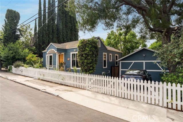1812 Las Flores Drive, Los Angeles CA: https://media.crmls.org/medias/dc27cdc8-ad9a-4db6-9d0e-756b918dd093.jpg