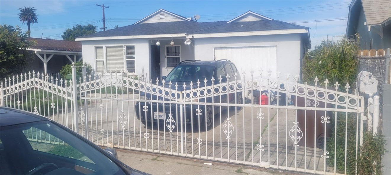 629 Plum Street, Compton, California 90222, 2 Bedrooms Bedrooms, ,1 BathroomBathrooms,Single Family Residence,For Sale,Plum,RS24043826