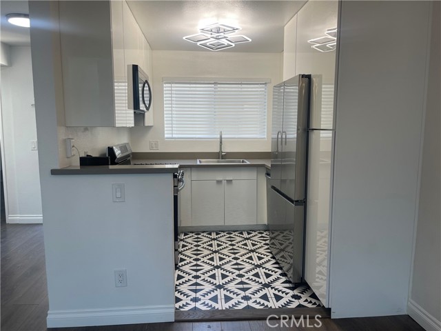 5515 Canoga Avenue, Woodland Hills CA: https://media.crmls.org/medias/dc2927d8-5ec5-408e-bc06-743dd2d92dbb.jpg