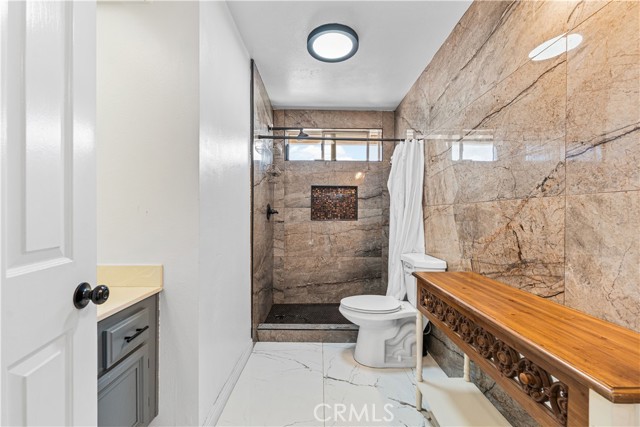 Detail Gallery Image 34 of 44 For 28314 Easton Ln, Saugus,  CA 91350 - 6 Beds | 3 Baths