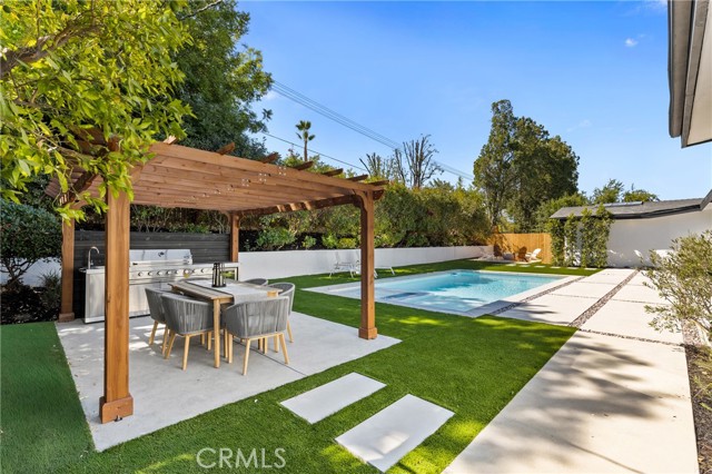 Detail Gallery Image 35 of 37 For 6009 Neddy Ave, Woodland Hills,  CA 91367 - 5 Beds | 3 Baths