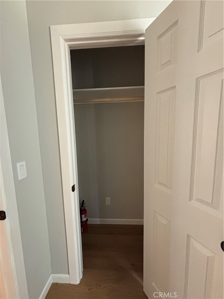 https://media.crmls.org/medias/dc296dff-4a3d-4120-8929-44c1a0d810a7.jpg?preset=X-Large